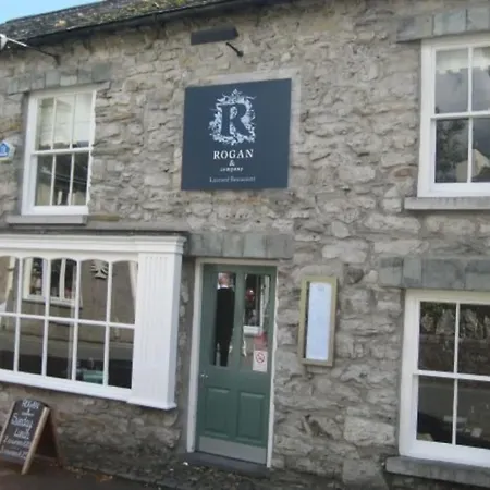 2 Bed In Peaceful South Lakes Village