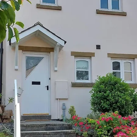 2 Bed In Peaceful South Lakes Village